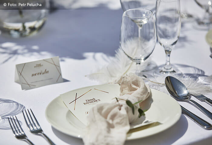 Zámecká restaurace nabízí ideální prostředí pro pořádání svatebních hostin nebo rautů.